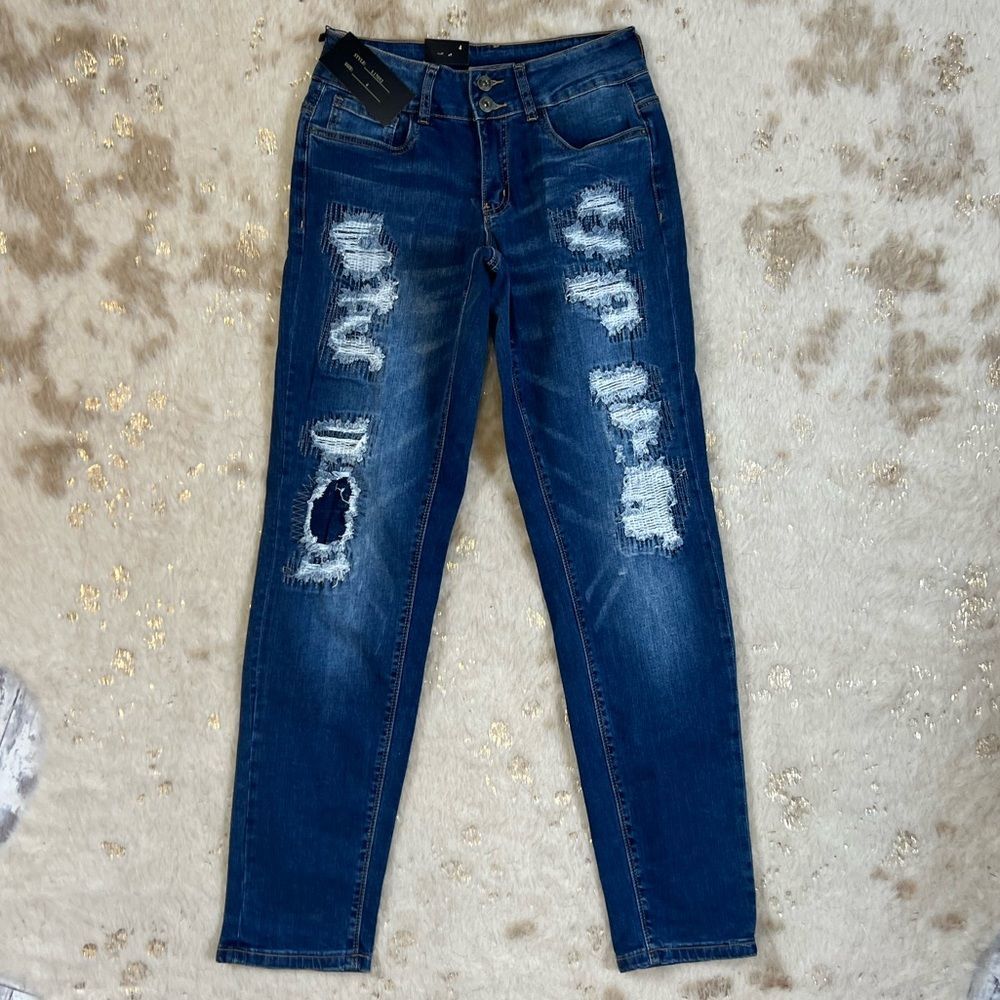 L&B Distressed Skinny Jeans Size 4 💗